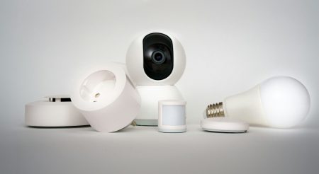 A group of electronic devices sitting on top of a table